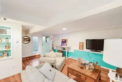 Charming 1BR Suite in Youbou – Steps from Arbutus Beach! Looking for a peaceful place to call home?...