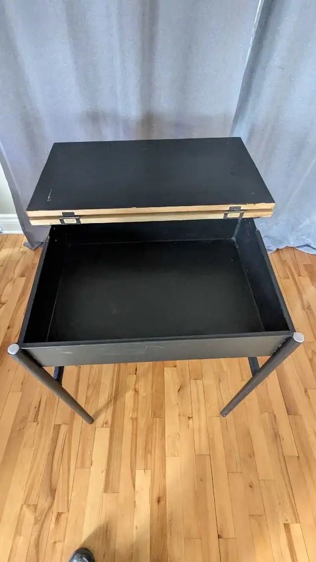 ancien pupitre reconditionné in Desks in Longueuil / South Shore - Image 4
