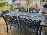 Gorgeous aluminum rust proff outdoor table and chairs.