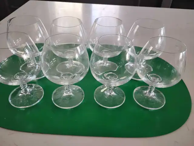 Wine glass605939134240532481