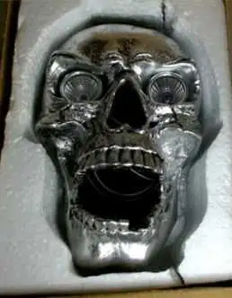 Skull light - New in box Asking $90.00 Located close to Sandalwood and Airport Rd, Brampton Please s...
