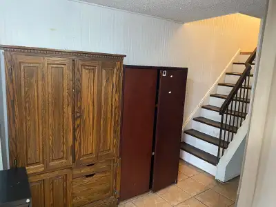 Ground floor and upstairs rooms are available for immediate move, In private and sharing 7-8 minutes...