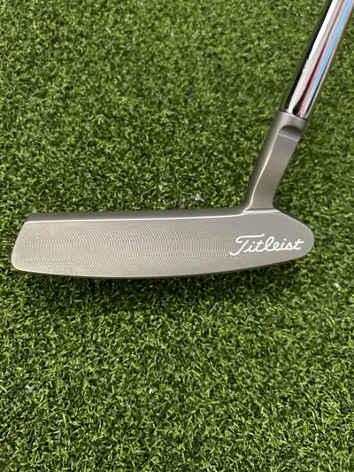Scotty Cameron Newport 1.5 ..like new, View more