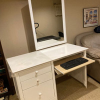 White Wooden Vanity/Desk w Mirror