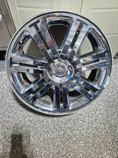 Chrysler set of 4 aluminum 18 rims bolt size 5x114.3mm or 5x4.5 inches