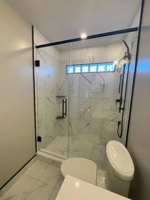 Expert tile setter & flooring installer.62863236316162121