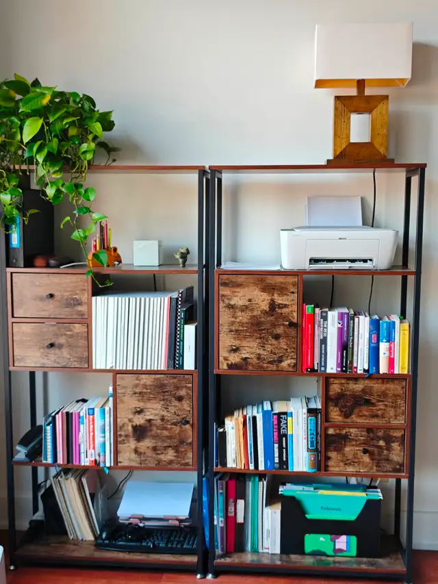 2 chic Bookshelves - Great Price/Étagères design in Bookcases & Shelving Units in City of Montréal - Image 3