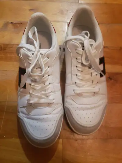 Tommy Hilfigre, View more