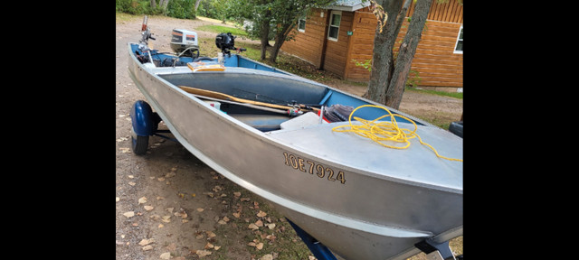 16 ft deep princecraft boat for sale 50 hp johnson ,trailer . in Powerboats & Motorboats in Pembroke