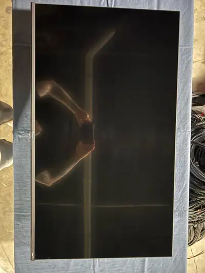 Téléviseur DEL Hisense 43R63G, View more