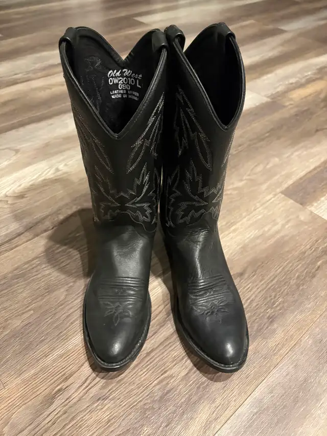 Women’s Old West Black Cowboy Boots in Women's - Shoes in Calgary - Image 2