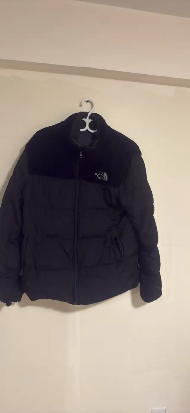 The North Face Puffer Jacket in Men's in Mississauga / Peel Region - Image 4