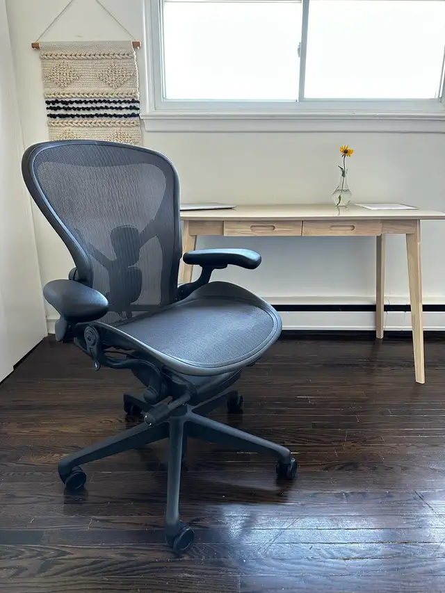 Herman Miller - Ergonomic Office Chair in Chairs & Recliners in Mississauga / Peel Region - Image 2