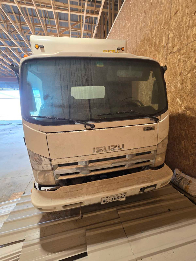 Isuzu NRR cube van electric tailgate in Cars & Trucks in Barrie