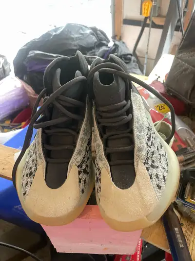 Adidas Yeezy 700 V3, View more