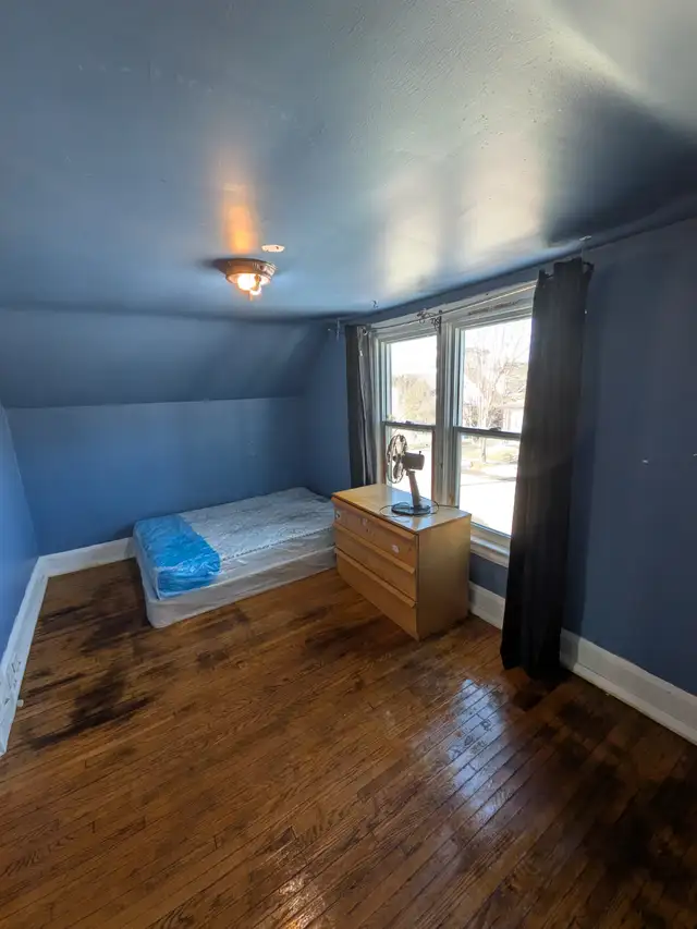 Room for rent. Downtown Oshawa $800