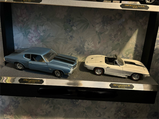 Vintage Diecast 1/18 Classic Cars with Display in Arts & Collectibles in Edmonton - Image 4