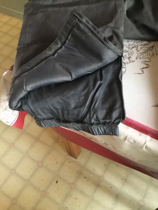 pantalon de ski  ou de neige pour homme gr: médium,( radical) in Men's in Longueuil / South Shore - Image 6