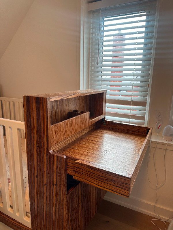 Baby combo crib with the change table and storage. in Cribs in City of Toronto - Image 4