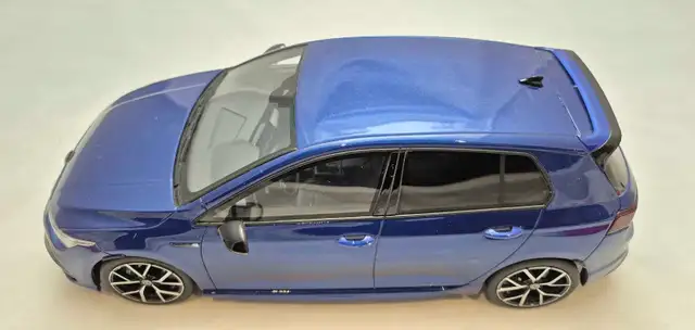 VW Volkswagen Golf R MKVIII Blue 1:18 Resin Ottomobile Rare in Arts & Collectibles in Markham / York Region - Image 4