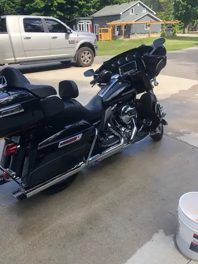 2014 Harley Davidson Electra Glide Ultra Limited. Well maintained bike with only 35537 km on it.