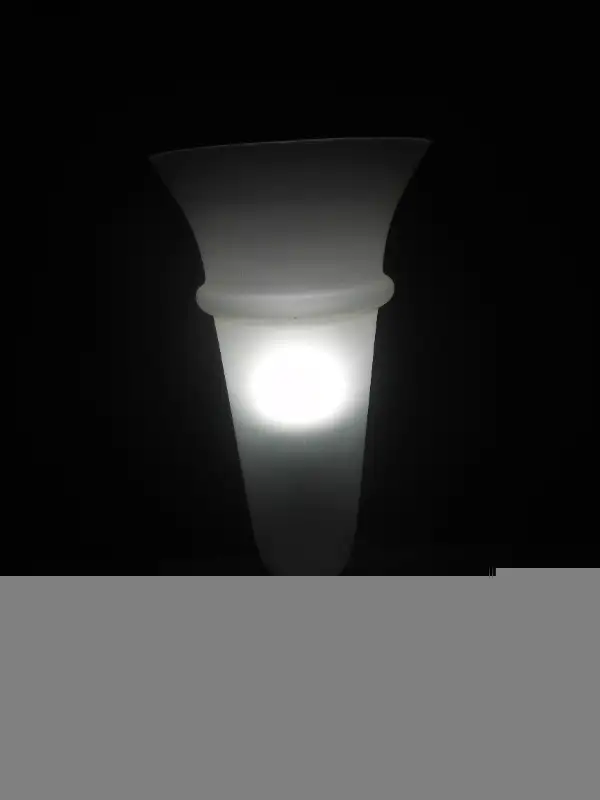 Glass table/desk lamp in Indoor Lighting & Fans in City of Montréal - Image 4