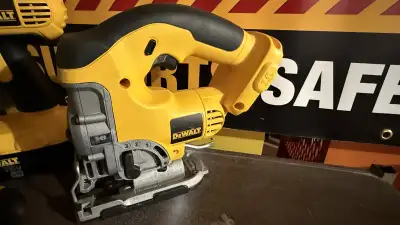 This is a used Dewalt 18V cordless jigsaw, a reliable tool for any woodworking enthusiast. It's in g...