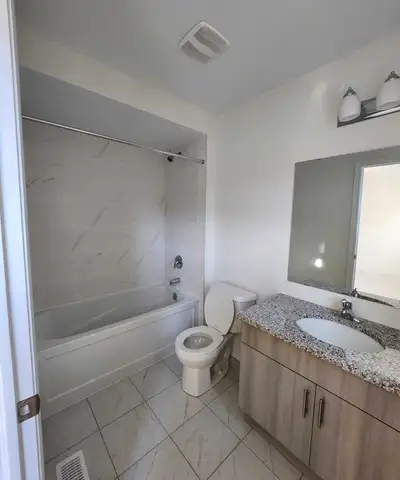 Master Bedroom For Rent
