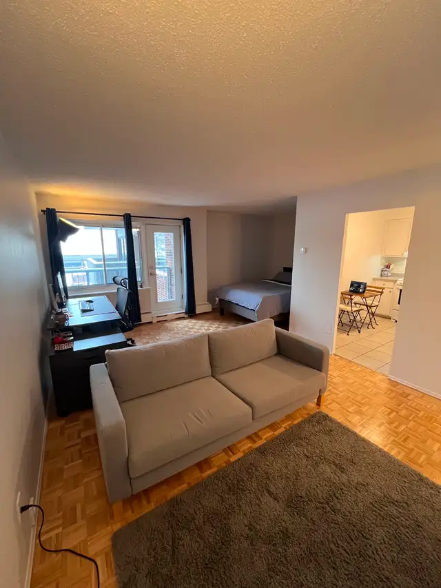 Lease Transfer – Bright 1½ – Outremont – $1,185 – March 1