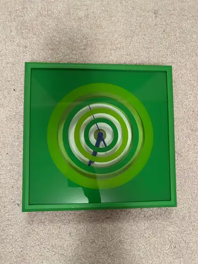 Tested and working Green square clock with retro circles design 10” x 10” Pick up in Markham/Stouffv...