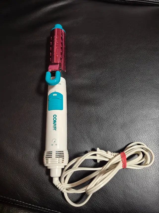 Conair curling iron - 2 settings in General Electronics in Oakville / Halton Region - Image 2