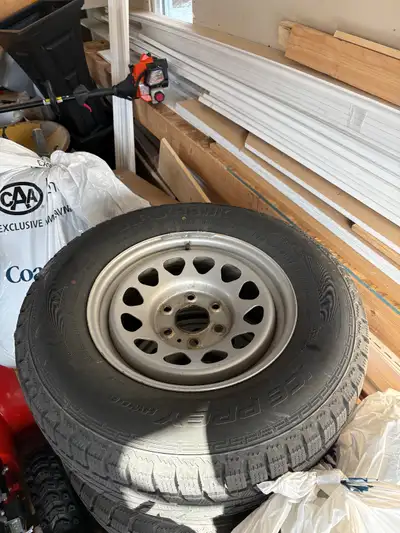 Blackhawk snow tires on rims 265/70/17 size with 6 bolt pattern and newer style rims that fits chev...