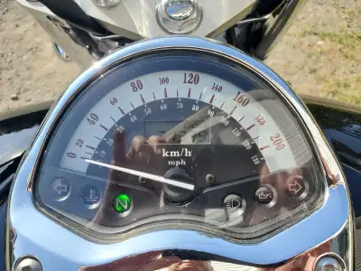 2006 VTX 1300 Very good condition, new battery, clean carb, low KLMS, no trades, pics are from last...