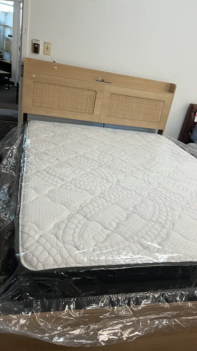 Luxury 11" extra thick foam and separate springs queen mattress in Beds & Mattresses in Markham / York Region - Image 2