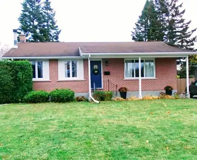 1 main-level bedroom available for $800/month in a beautiful detached home located in a quiet and sa...