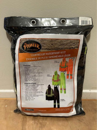 Brand New Pioneer Waterproof Rain Jacket Size Unisex Medium