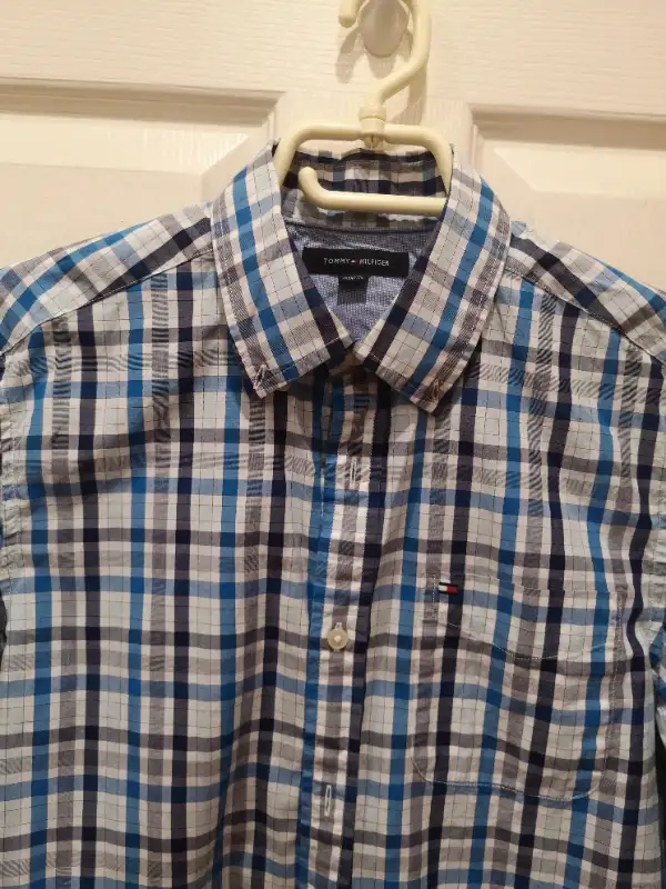 LIKE NEW AMERICAN EAGLE SHIRT - Small Size.  Maroon Color in Men's in Mississauga / Peel Region - Image 7