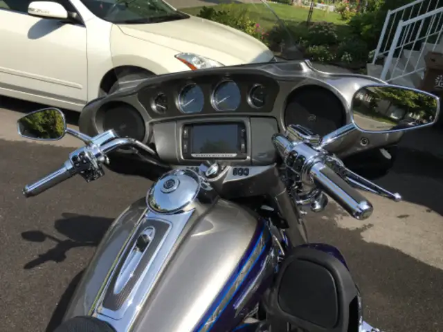 2016 Harley Davidson CVO Limited in Touring in City of Montréal - Image 4