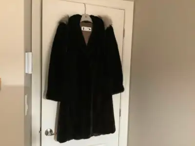 MANTEAU DE VISON, View more