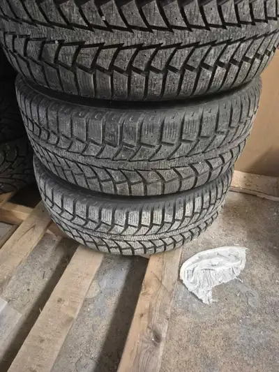 225/60 16 please call or message at 905- 260- 0693