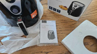 Air Fryer with Mechanical Controls Insignia - Brand New