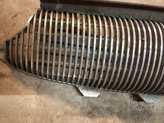 1957 BUICK SPECIAL GRILL IN GOOD CONDITION #V0372 in Arts & Collectibles in Edmonton - Image 2