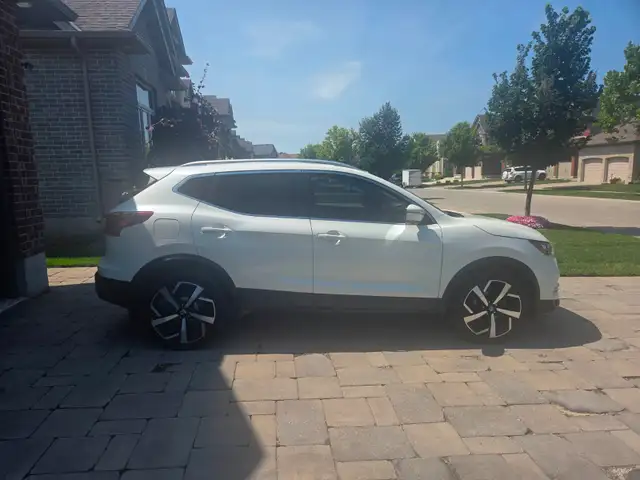 2020 Nissan Qashqai SL AWD — Loaded, 84K km — $20,000