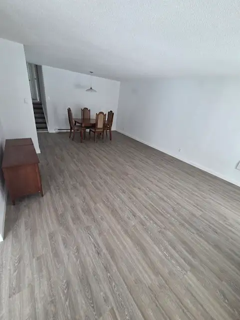 2 bedroom detached slab backsplit on a corner lot