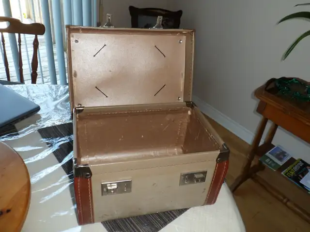 Antique Train Case65120781956225126