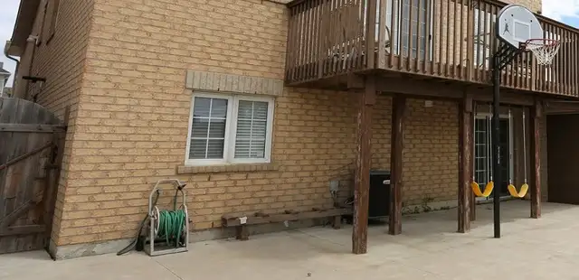 Independent WALKOUT! 1 bdrm+large Living+kitchen apartment Oct 1