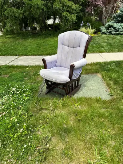 Available for pick up in front of 8 Deanecourt Rd, Etobicoke ON