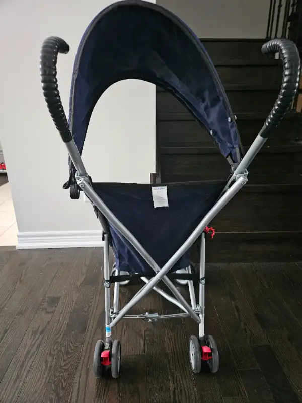 Umbrella Stroller in Strollers, Carriers & Car Seats in Markham / York Region - Image 4