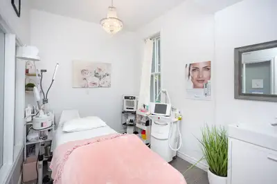 Two rooms in established aesthetic clinic for rent for day or monthly bookings. Located in Lindsay.