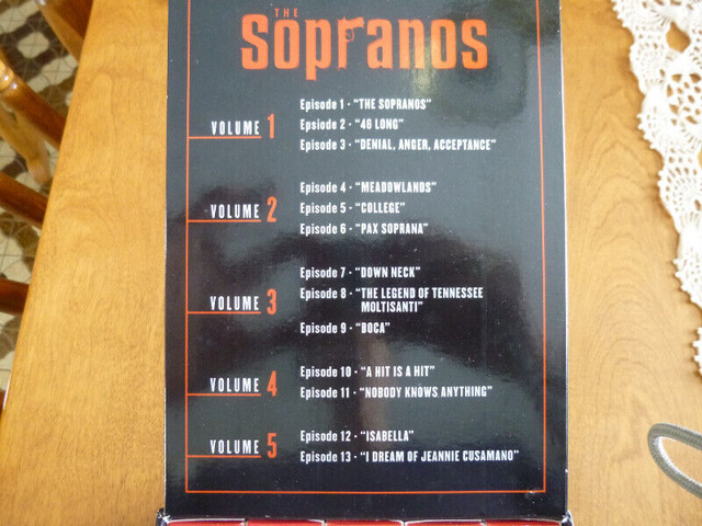 Les sopranos en coffret VHS dans CD, DVD et Blu-ray  à Saint-Hyacinthe - Image 2